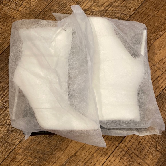 PUFFER HEELED BOOT Stiletto White Pointed Toe Bootie - Picture 10 of 11